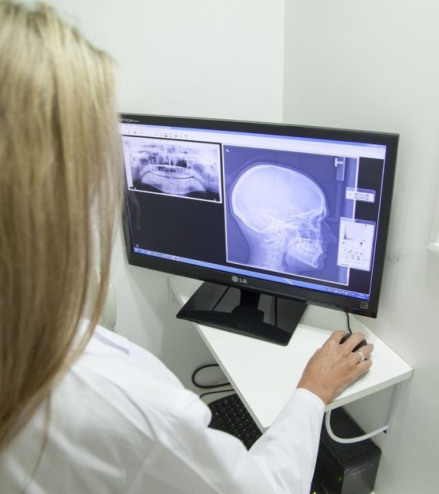 x-ray-of-the-jaw-2416943_1280
